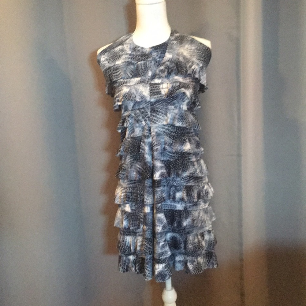 Scoop neck blue patterned dress